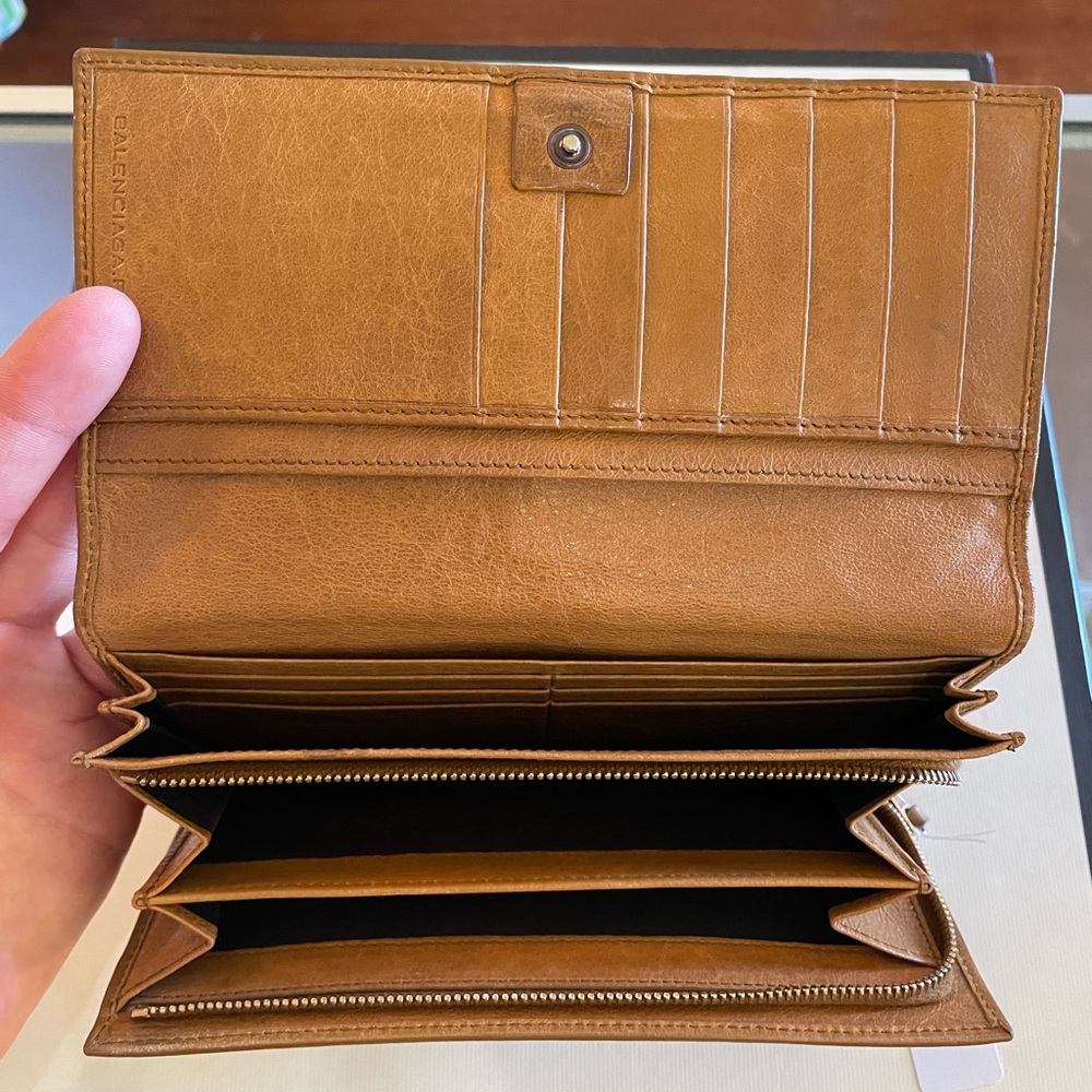 Balenciaga  Leather Wallet with Zipper details - Picture 7 of 14